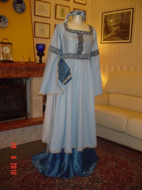 Abito Storico ABITI STORICI 1000 1300 MEDIOEVO ABITO STORICO FEMMINILE 1300 Art. MF 001 realizzato su misura a mano