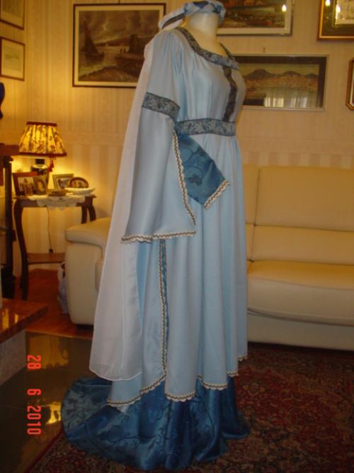 Abiti hotsell medievali 1300