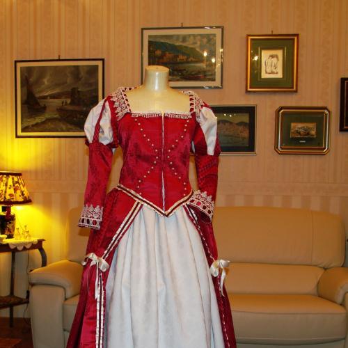 Vestiti 1600 deals